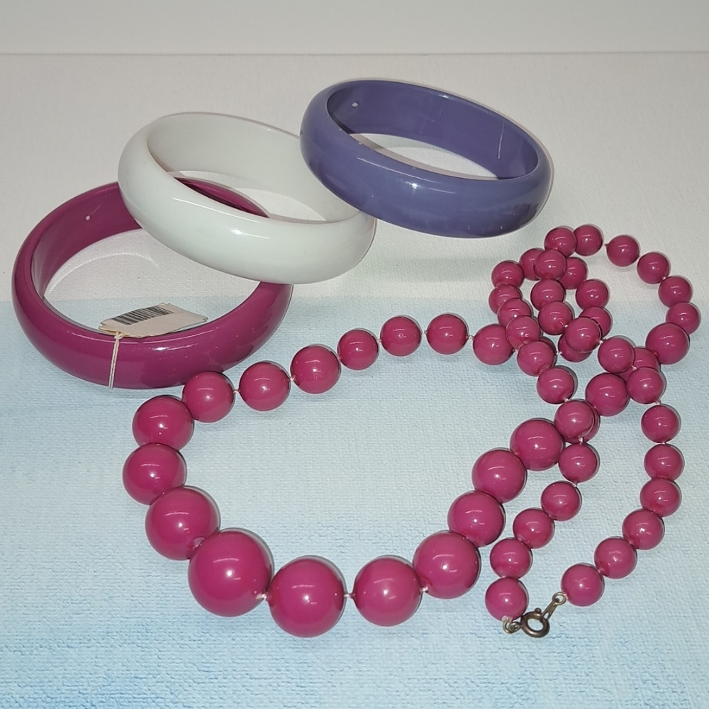80s Vintage purple bead necklace and 3 bangles.